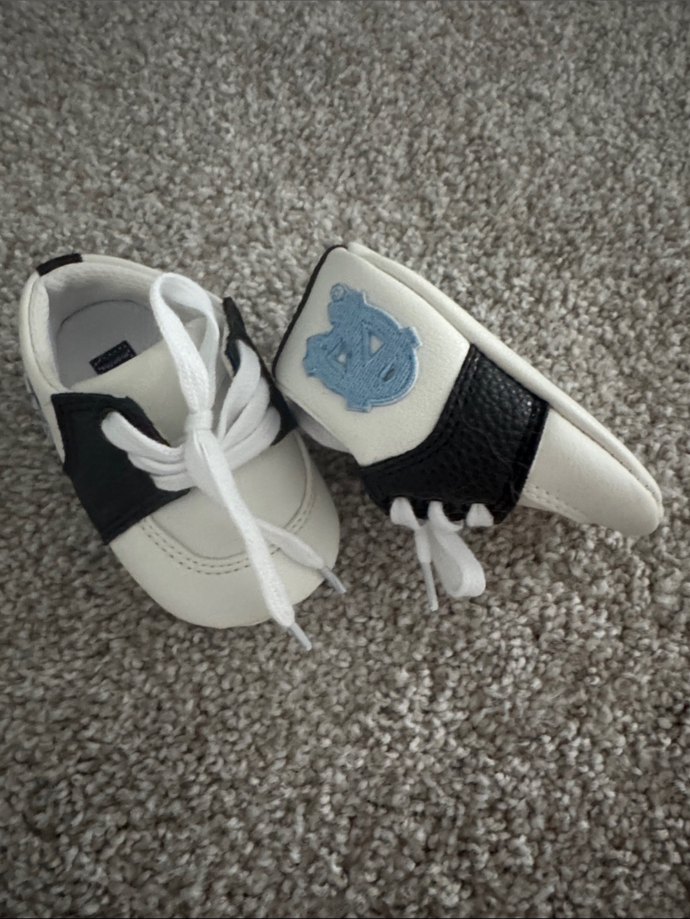 Carolina tarheel baby shoes